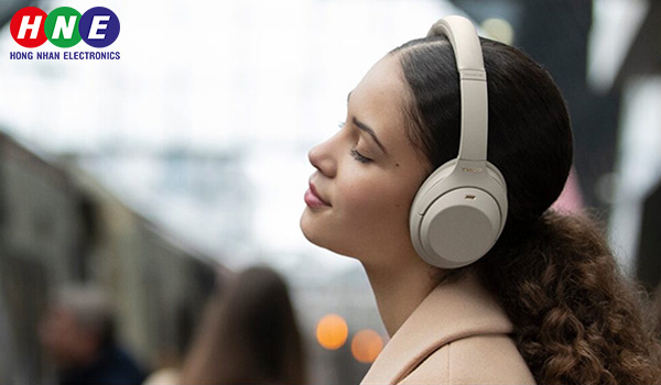 Tai nghe chống ồn là thiết bị thích hợp nhất để bạn tập trung hơn và giảm bớt khó chịu