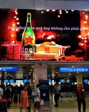 Sử dụng màn hình LED để quảng cáo tại sân bay